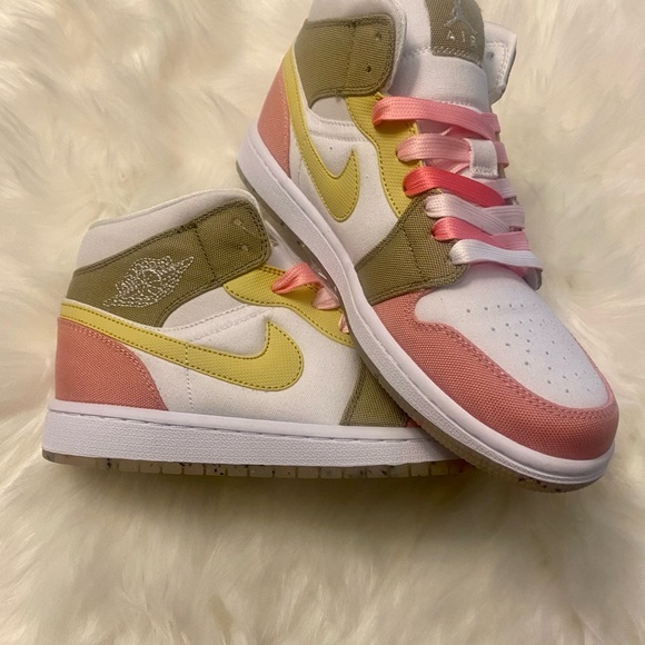 Air Jordan 1 Custom Sneaker - Picture 4 of 11